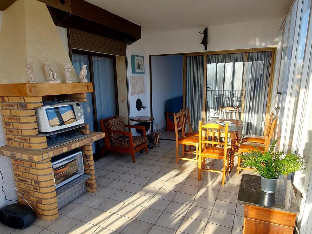 Sol Marina Apartment Салоу Екстер'єр фото
