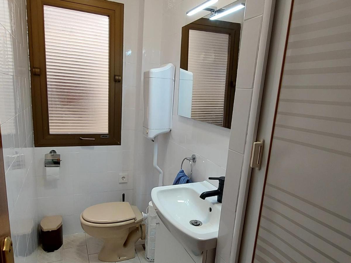 Sol Marina Apartment Салоу Екстер'єр фото